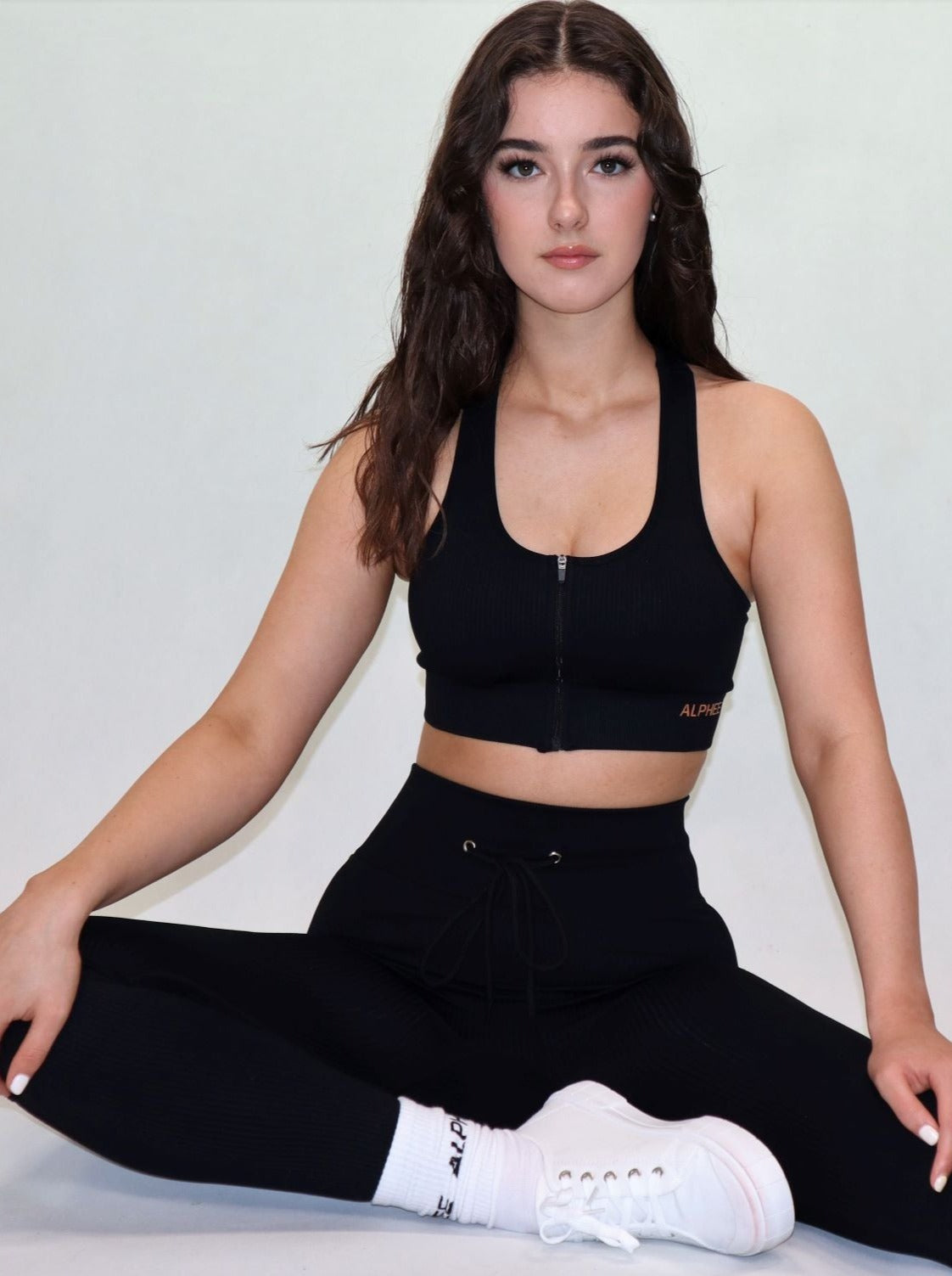 The Ribbed Full Zip Sports Bra - Black